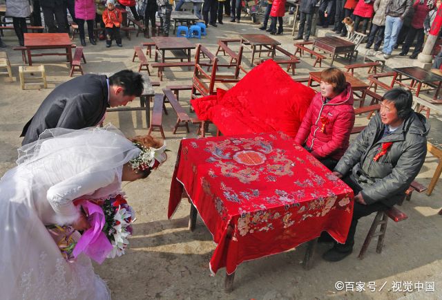农村人结婚这样"闹公婆",真是没谁了